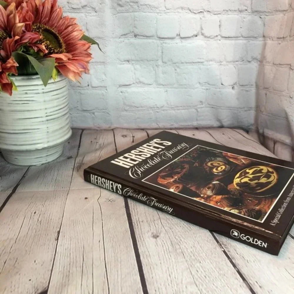 Vintage 1984 HERSHEY'S CHOCOLATE TREASURY cookbook chocolate lover